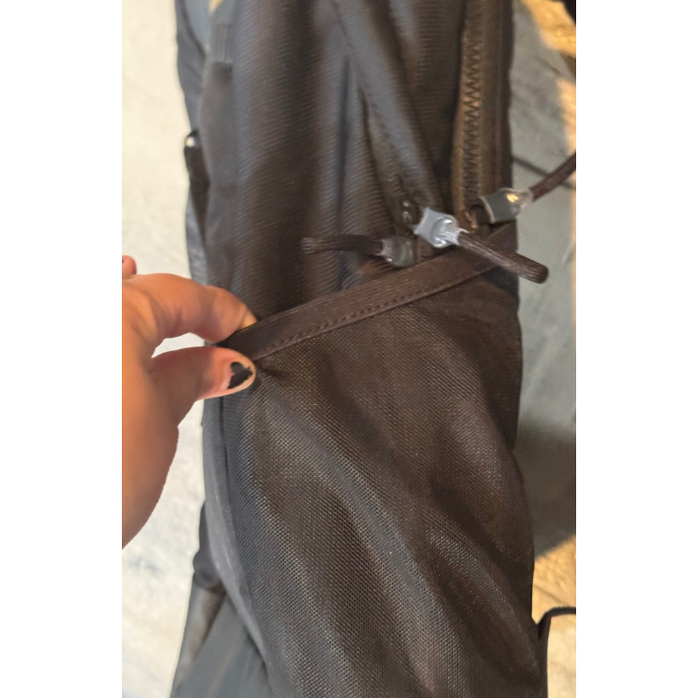 Nike Essential Air Logo Backpack CW9269-010 Metallic Gold Black School Athletic - Picture 2 of 7